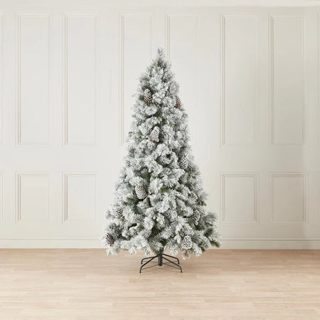 Albero di Natale del pino della Virginia verde e innevato